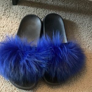 Womens blue fluffy slides. Runs big!!!! Size 10 can fit this slide!